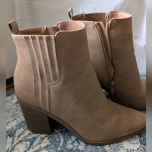 Women's Tan Ankle Boots